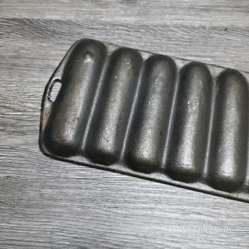 Vintage Cast Iron Cornbread Pan - 7 Ear Corn Stick‎ Pan - 12